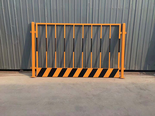 水泥防護(hù)柵欄模具1